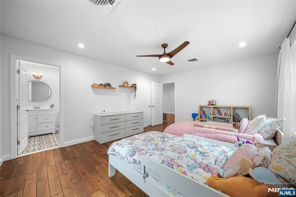 322 East Midland Avenue Paramus, NJ 07652 - Photo 21 of 37