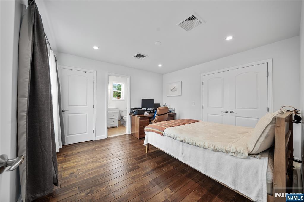 322 East Midland Avenue Paramus, NJ 07652 - Photo 23 of 37