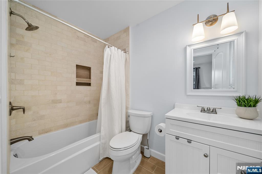 322 East Midland Avenue Paramus, NJ 07652 - Photo 27 of 37