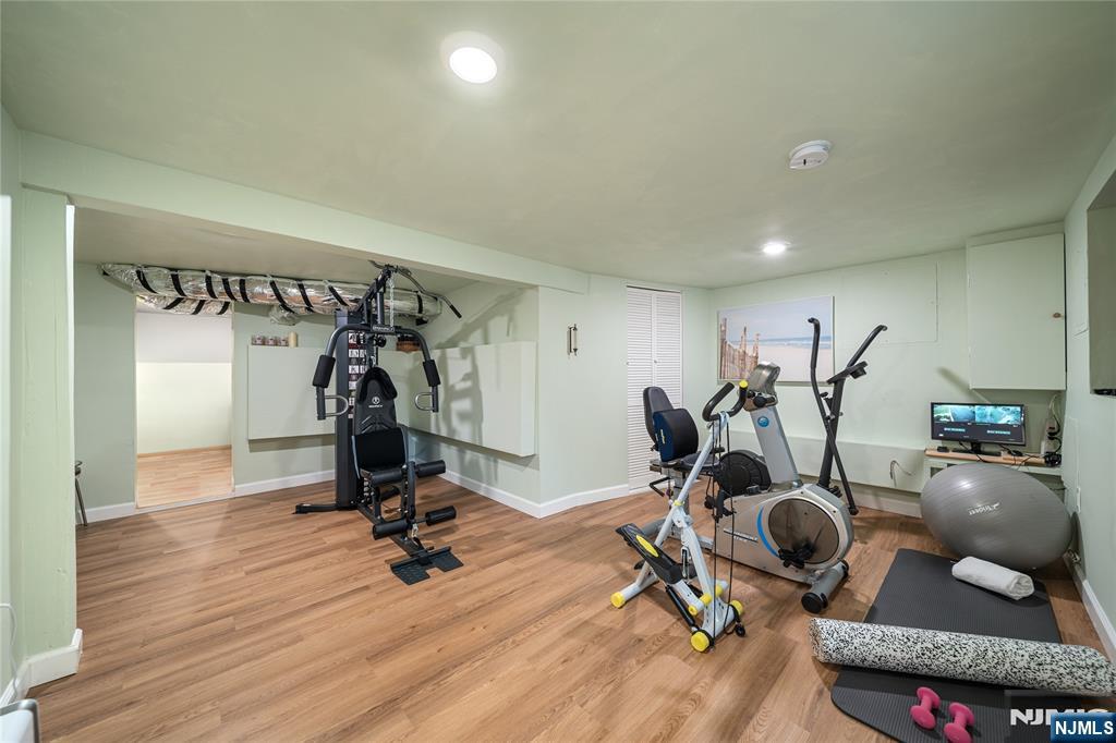 322 East Midland Avenue Paramus, NJ 07652 - Photo 28 of 37