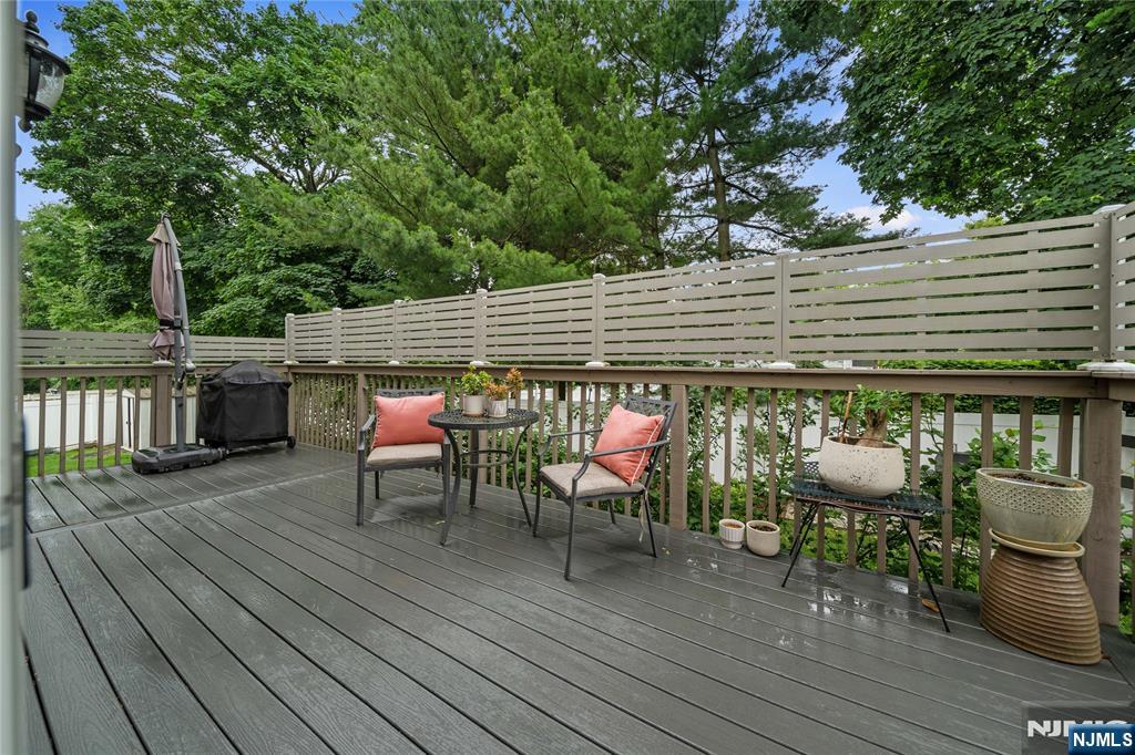 322 East Midland Avenue Paramus, NJ 07652 - Photo 29 of 37