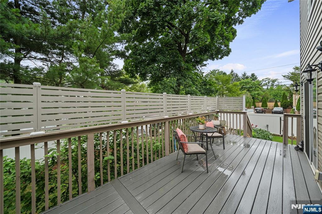 322 East Midland Avenue Paramus, NJ 07652 - Photo 30 of 37