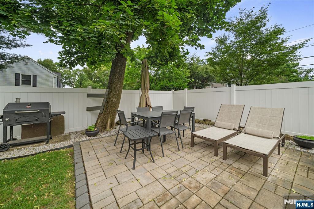 322 East Midland Avenue Paramus, NJ 07652 - Photo 31 of 37