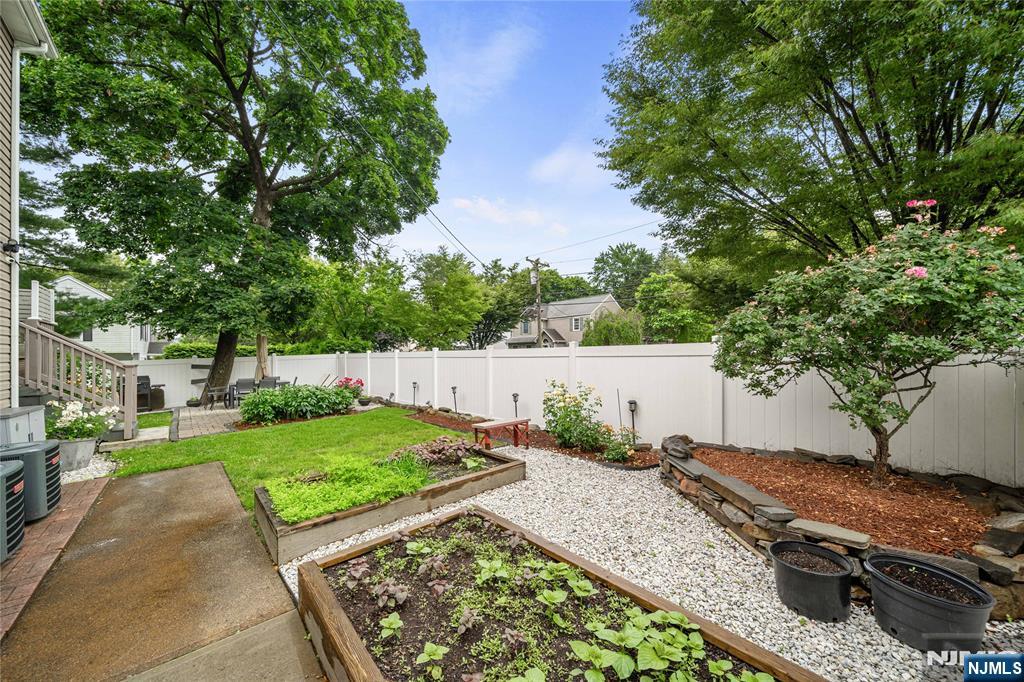 322 East Midland Avenue Paramus, NJ 07652 - Photo 33 of 37