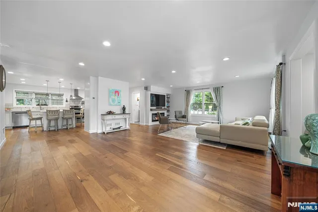 $1,299,000 | 322 East Midland Avenue, Paramus, NJ 07652