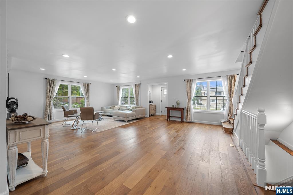 322 East Midland Avenue Paramus, NJ 07652 - Photo 7 of 37