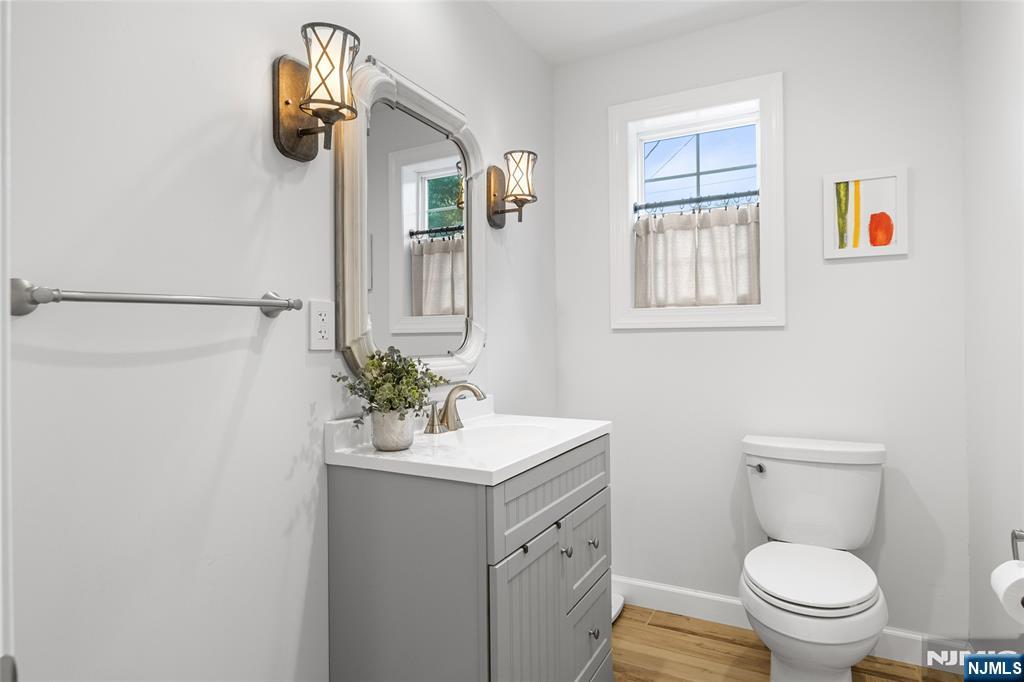 322 East Midland Avenue Paramus, NJ 07652 - Photo 8 of 37