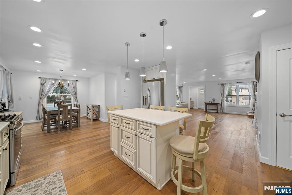 322 East Midland Avenue Paramus, NJ 07652 - Photo 9 of 37