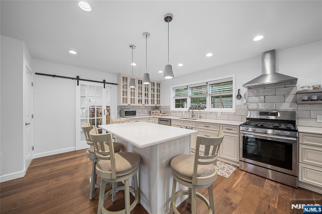 322 East Midland Avenue Paramus, NJ 07652 - Photo 10 of 37