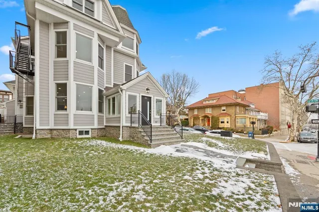 $2,899,999 | 855-859 Boulevard, Weehawken, NJ 07086