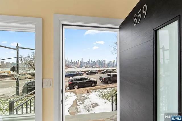$2,899,999 | 855-859 Boulevard, Weehawken, NJ 07086