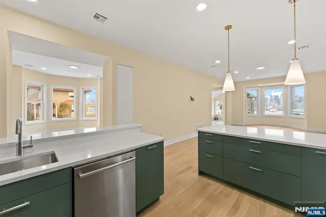 $2,899,999 | 855-859 Boulevard, Weehawken, NJ 07086