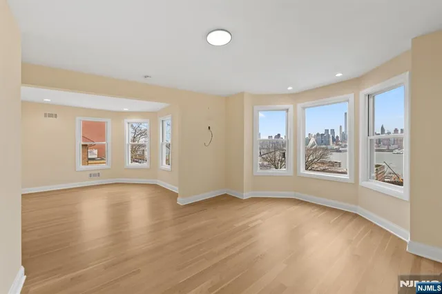 $2,899,999 | 855-859 Boulevard, Weehawken, NJ 07086