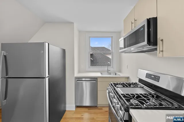 $2,899,999 | 855-859 Boulevard, Weehawken, NJ 07086