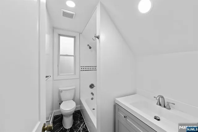 $2,899,999 | 855-859 Boulevard, Weehawken, NJ 07086