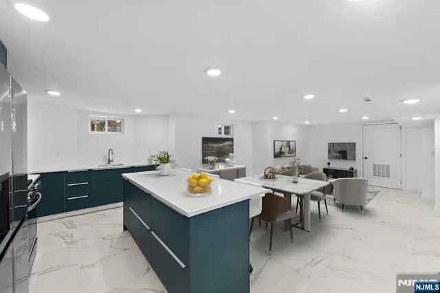 $2,899,999 | 855-859 Boulevard, Weehawken, NJ 07086