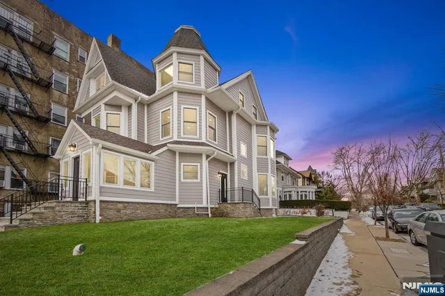 $2,899,999 | 855-859 Boulevard, Weehawken, NJ 07086