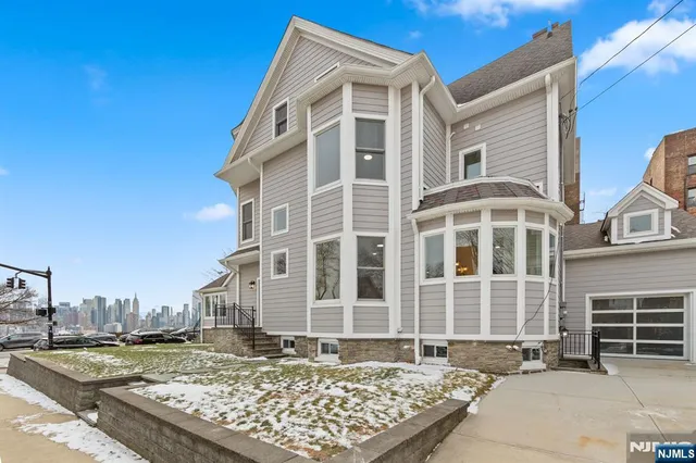 $2,899,999 | 855-859 Boulevard, Weehawken, NJ 07086