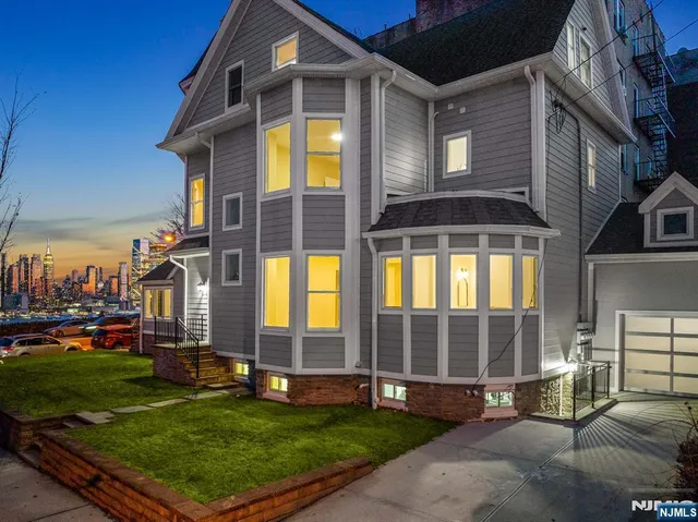 $2,899,999 | 855-859 Boulevard, Weehawken, NJ 07086