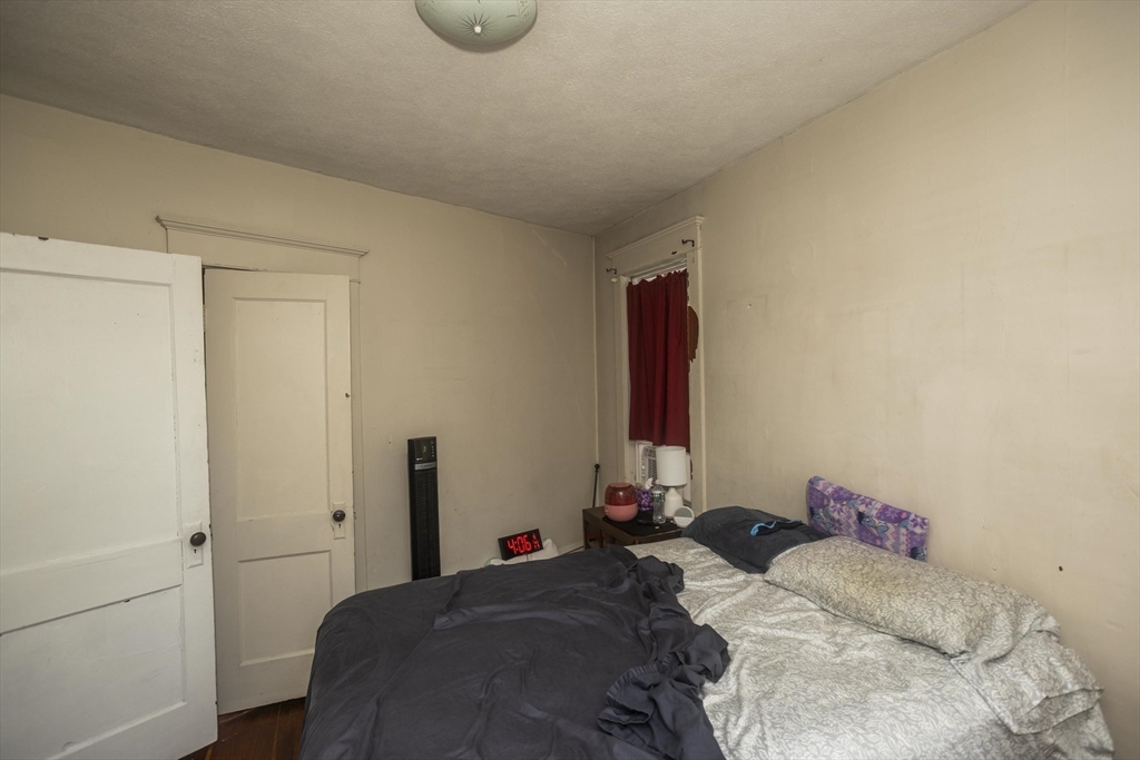 583 Chicopee Street Chicopee, MA 01013 - Photo 16 of 23