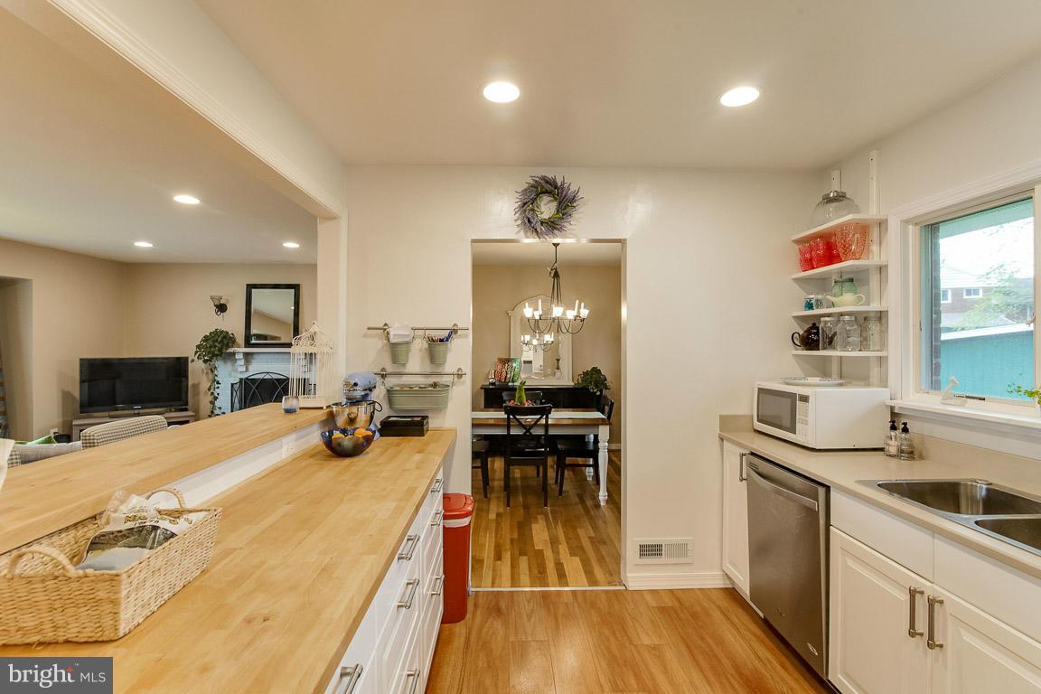 3802 Towanda Road Alexandria, VA 22303 - Photo 14 of 30 Kitchen