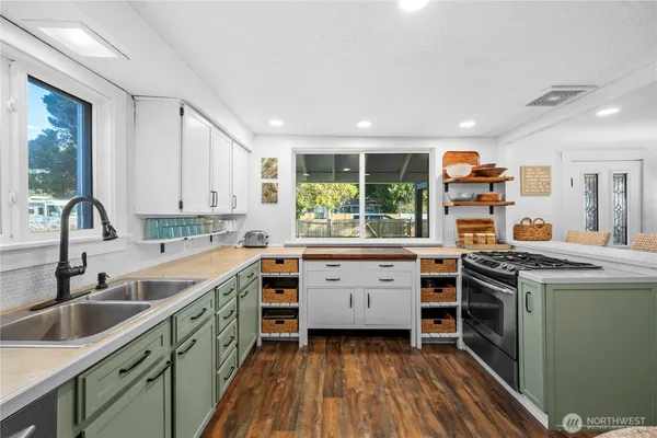 $700,000 | 6916 Beverly Lane, Everett, WA 98203