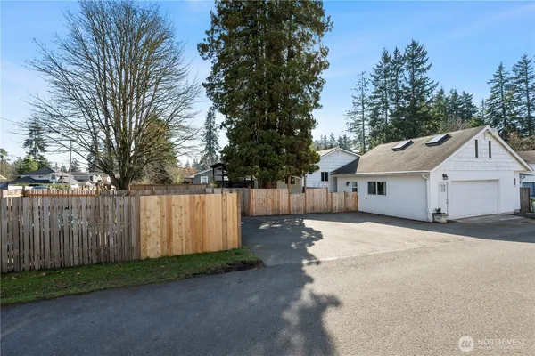 $700,000 | 6916 Beverly Lane, Everett, WA 98203
