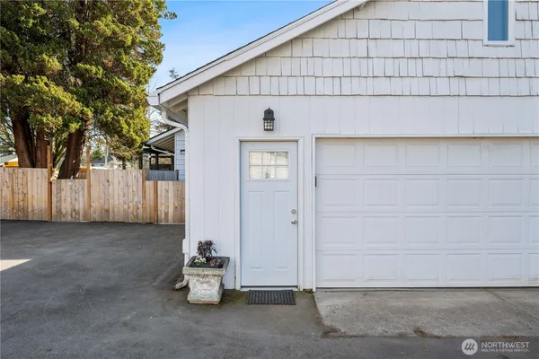 $700,000 | 6916 Beverly Lane, Everett, WA 98203