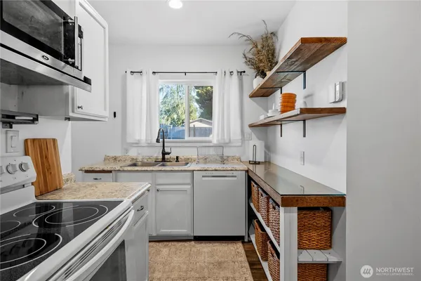 $700,000 | 6916 Beverly Lane, Everett, WA 98203