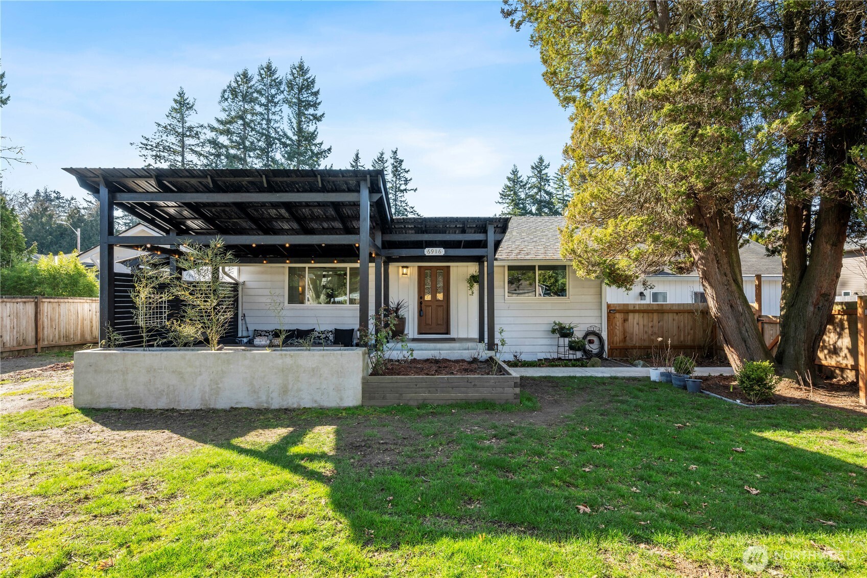 6916 Beverly Lane Everett, WA 98203 - Photo 3 of 38