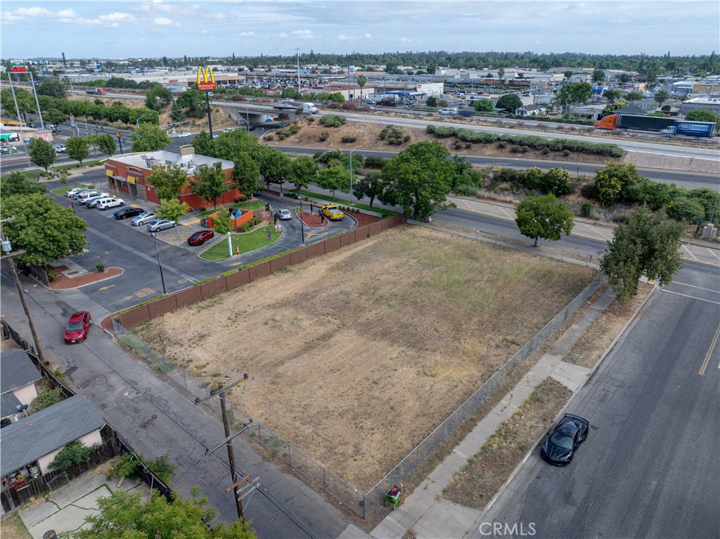 1004 West 13th Street Merced, CA 95341 - Photo 2 of 9