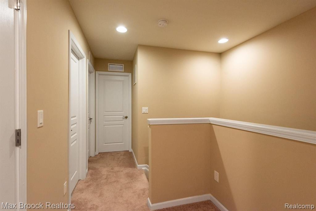 330 Glenhurst Boulevard Rochester Hills, MI 48307 - Photo 10 of 24