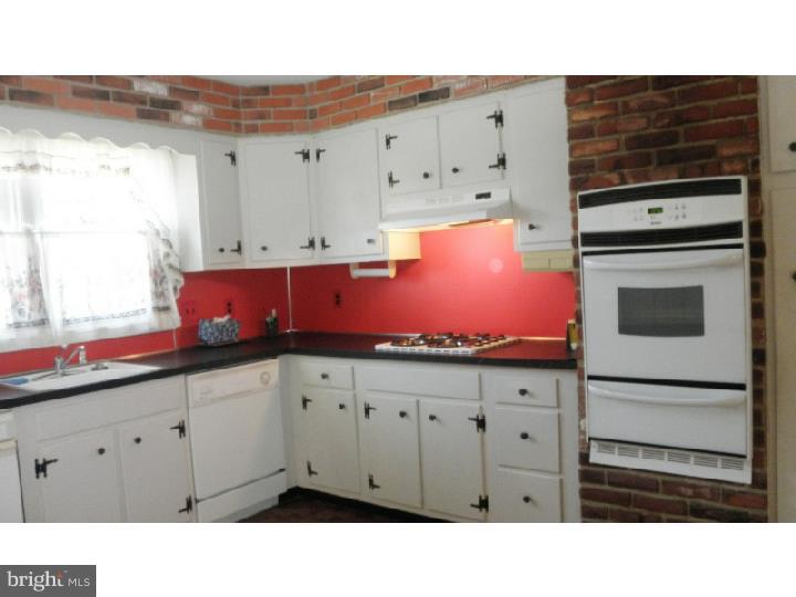 2500 Yellowstone Road Cinnaminson, NJ 08077 - Photo 10 of 20 Kitchen