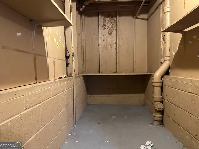 a view of walk in closet