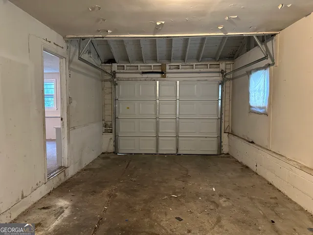 a view of a garage