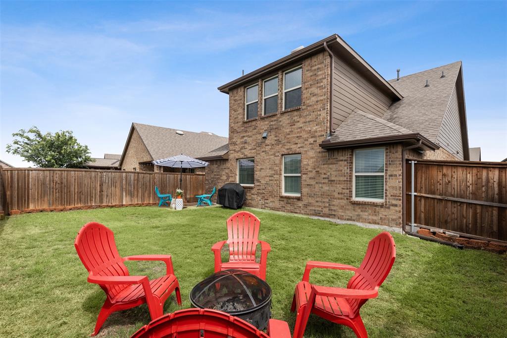 2607 Pinckney Court Forney, TX 75126 - Photo 25 of 27 a backyard of a house with table and chairs