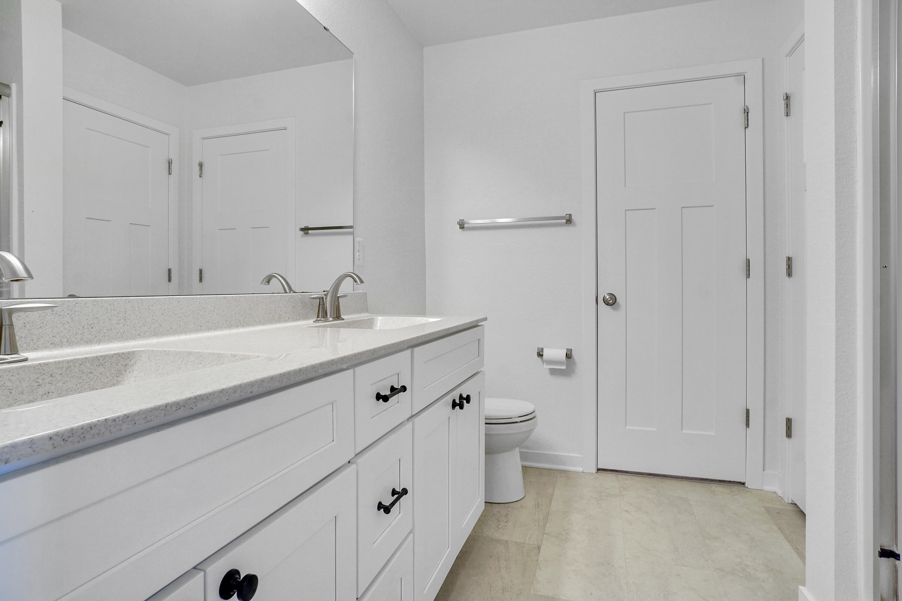 625 Mary Way Slinger, WI 53086 - Photo 18 of 34 Primary Ensuite