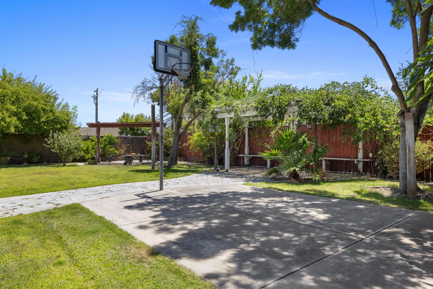 122 Memory Lane Turlock, CA 95382 - Photo 26 of 29
