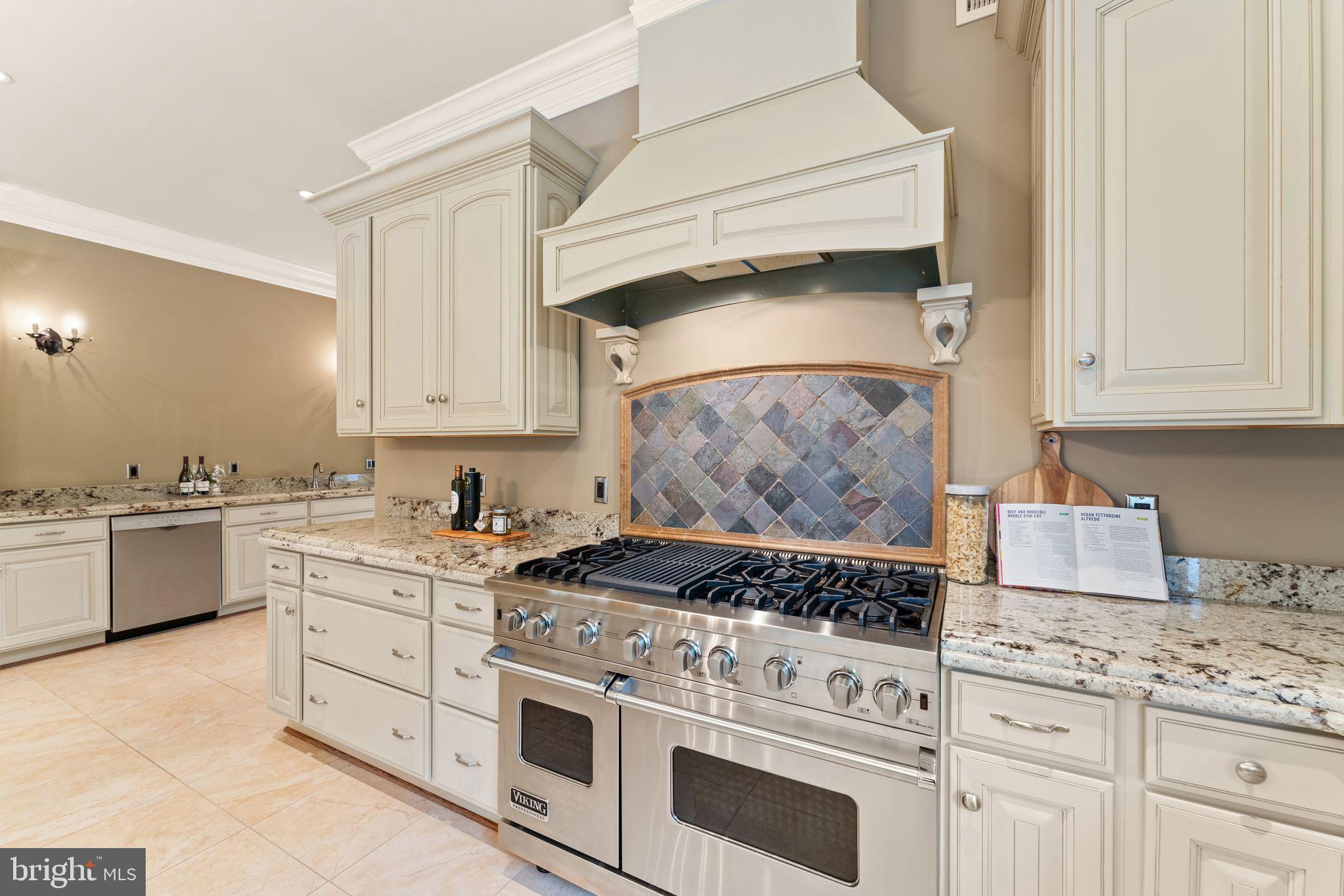 1105 Towlston Road McLean, VA 22102 - Photo 14 of 50 Six burner Viking stove w grill & dbl oven