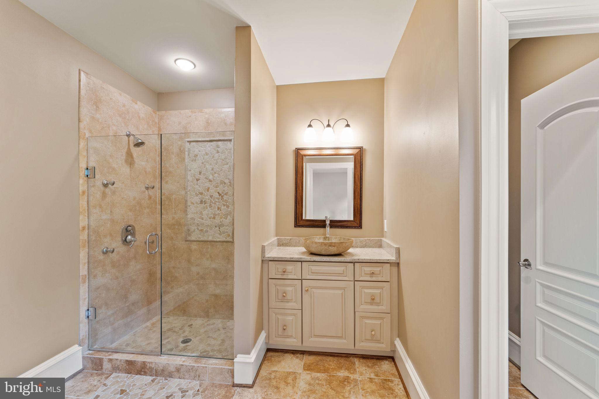 1105 Towlston Road McLean, VA 22102 - Photo 38 of 50 Bedroom #5 en-suite bath