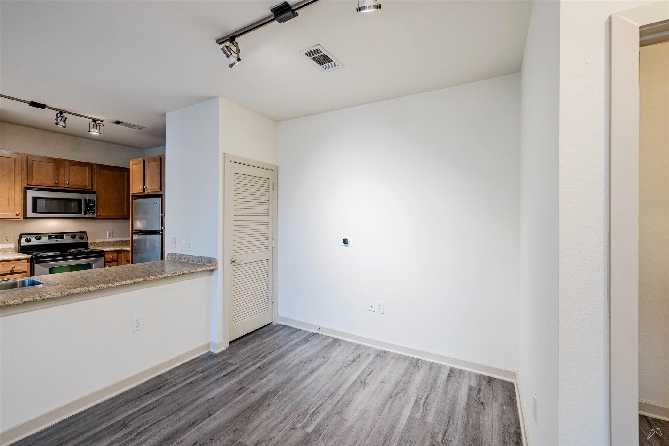 8515 Interstate 35, Unit 11233 Austin, TX 78744 - Photo 11 of 27 Move-In Special! Move in by 3/30 and enjoy up to 8 weeks FREE! *Restrictions apply.*