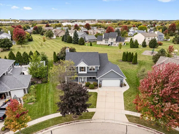 W210N16521 Woodshire Court, Jackson, WI 53037