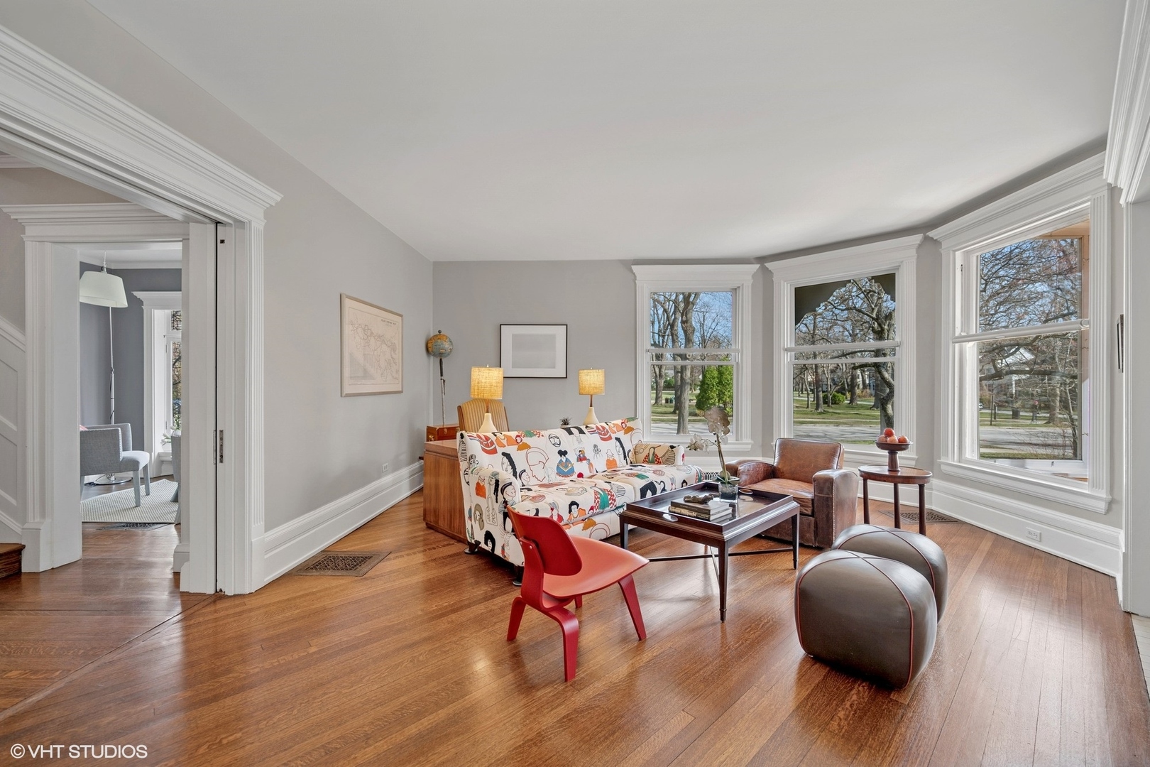 644 Oak Street Winnetka, IL 60093 - Photo 20 of 40 a living room with furniture and wooden floor