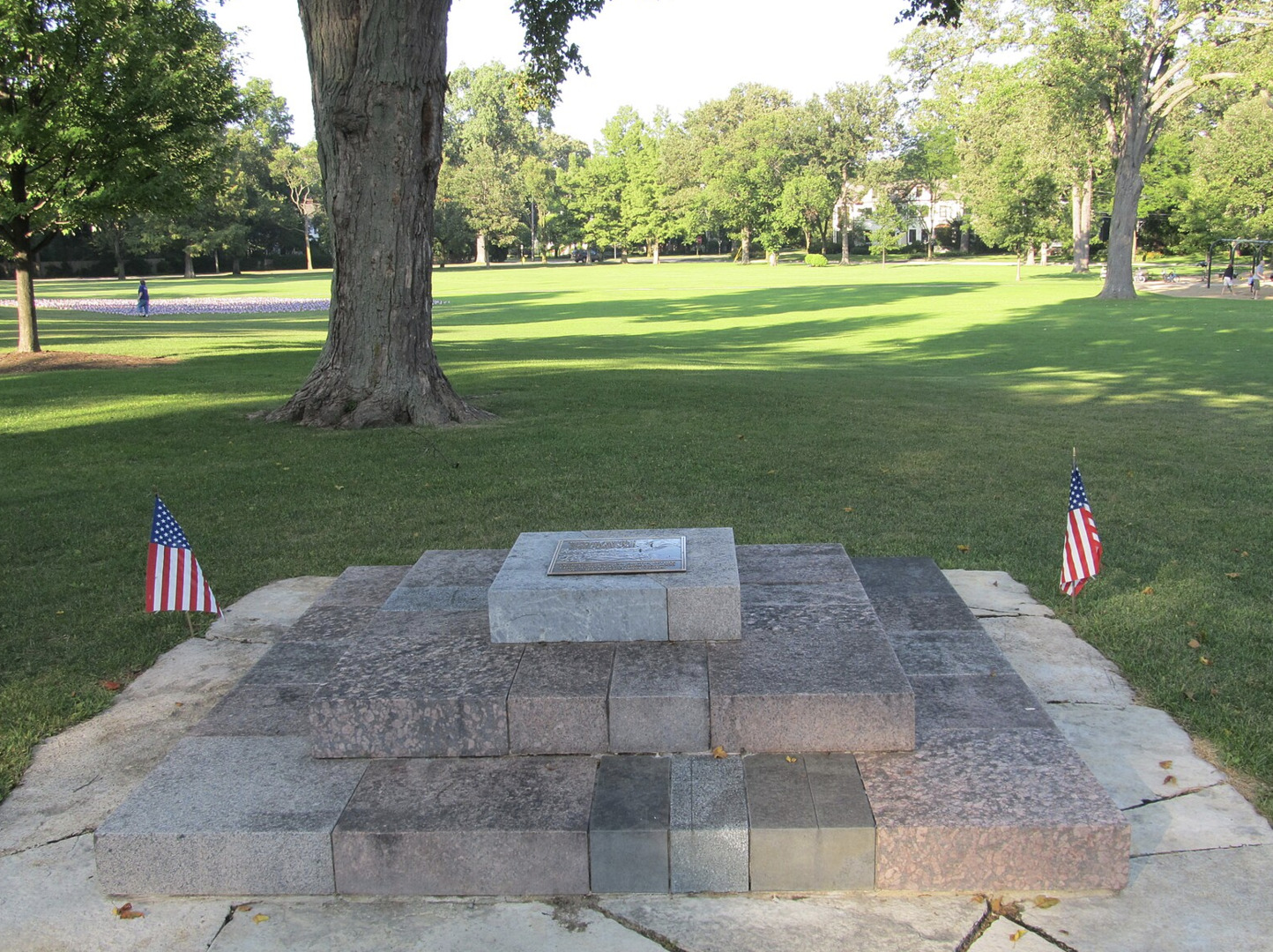 644 Oak Street Winnetka, IL 60093 - Photo 23 of 40 a view of a park with large trees