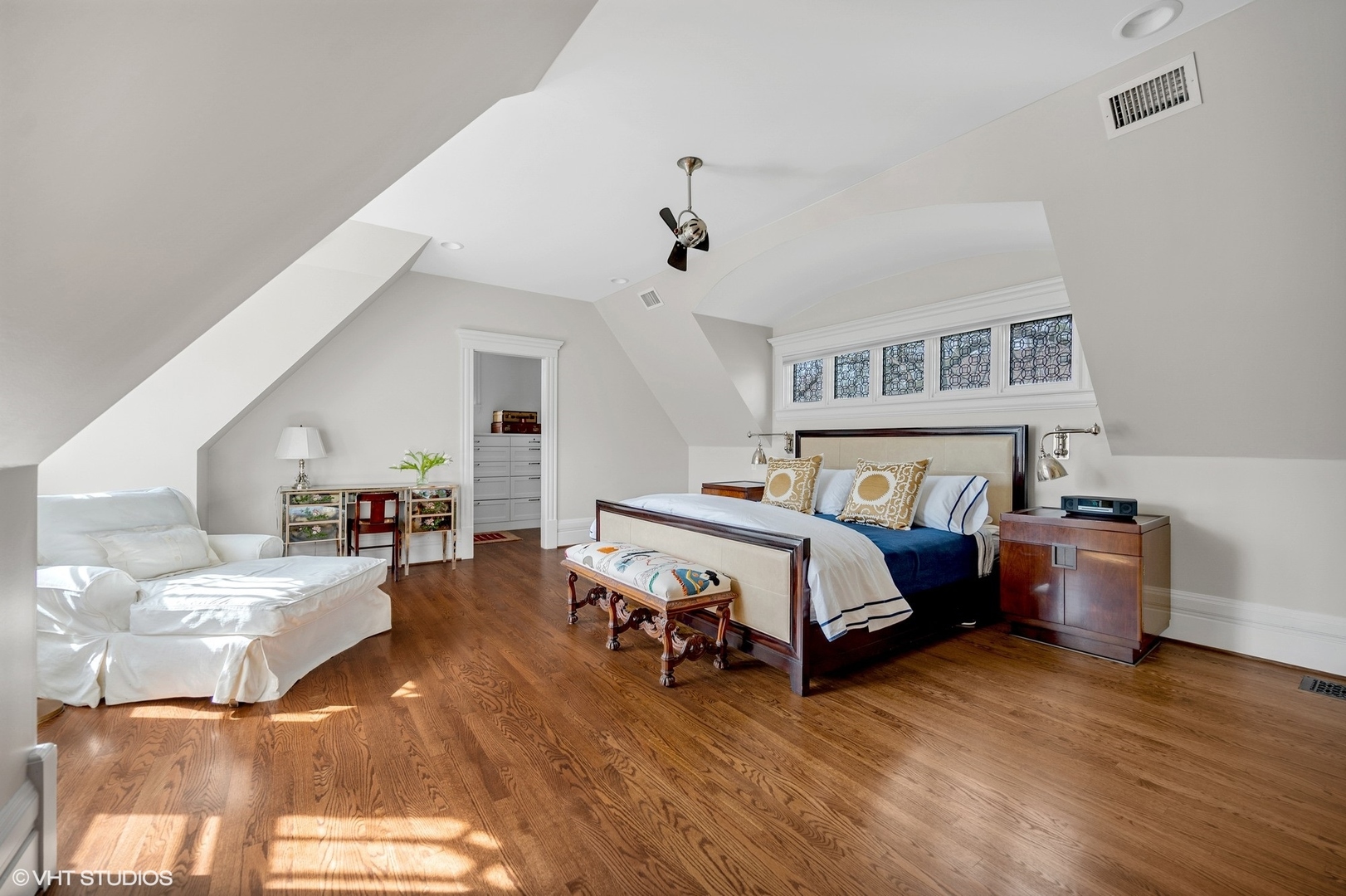 644 Oak Street Winnetka, IL 60093 - Photo 26 of 40 a bedroom with a bed and wooden floor