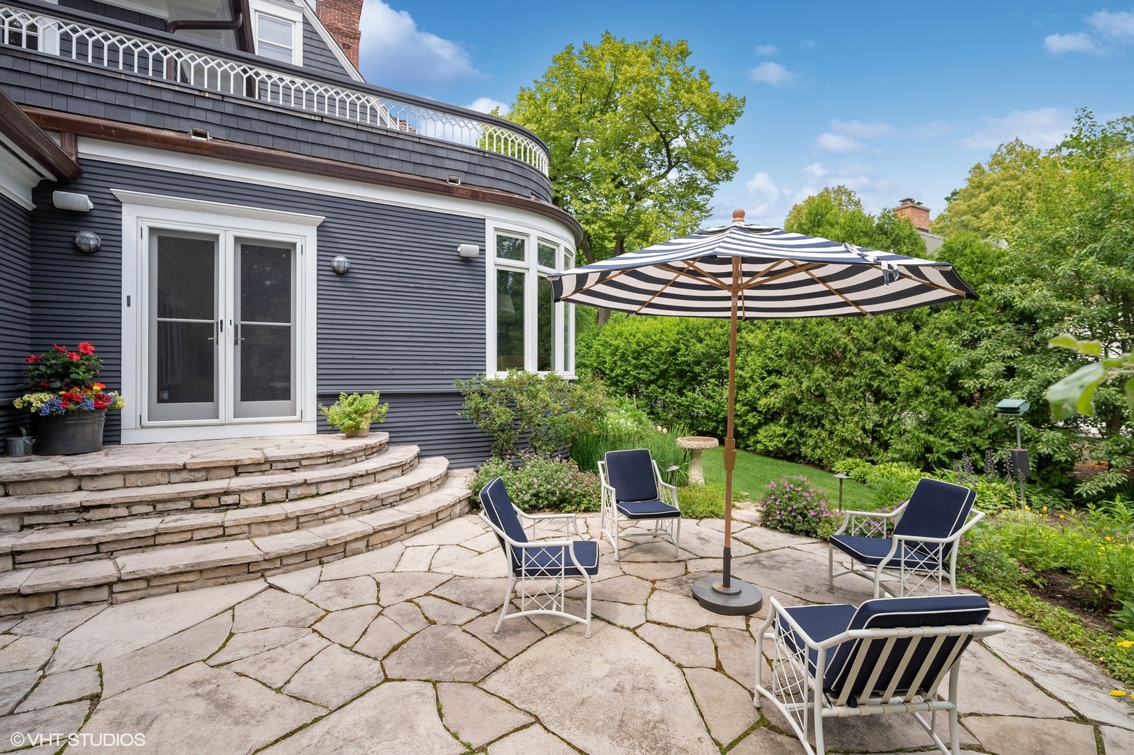 644 Oak Street Winnetka, IL 60093 - Photo 39 of 40 a view of a patio with table and chairs and potted plants