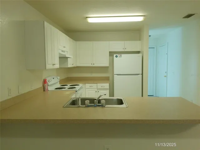 $1,100 | 949 Fox Lake Drive, Lakeland, FL 33809