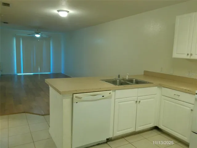 $1,100 | 949 Fox Lake Drive, Lakeland, FL 33809