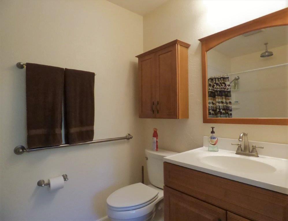 1068 Wards Creek Road Rogue River, OR 97537 - Photo 28 of 57 Wheelchair friendly shower with dual shower heads.