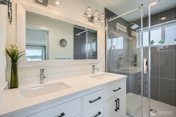 $999,800 | 5930 18th Avenue South, Seattle, WA 98108